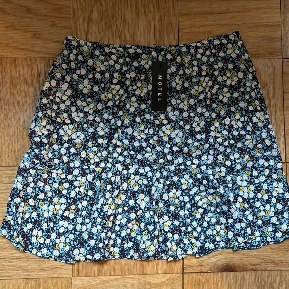 Motel Gaelle Skirt - Navy Floral Field